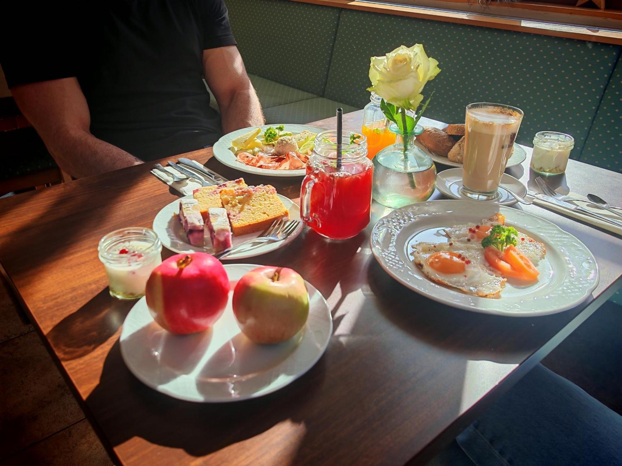 Pohorje Village Wellbeing Resort - Wellness & Spa Hotel Bolfenk Marburgo Esterno foto