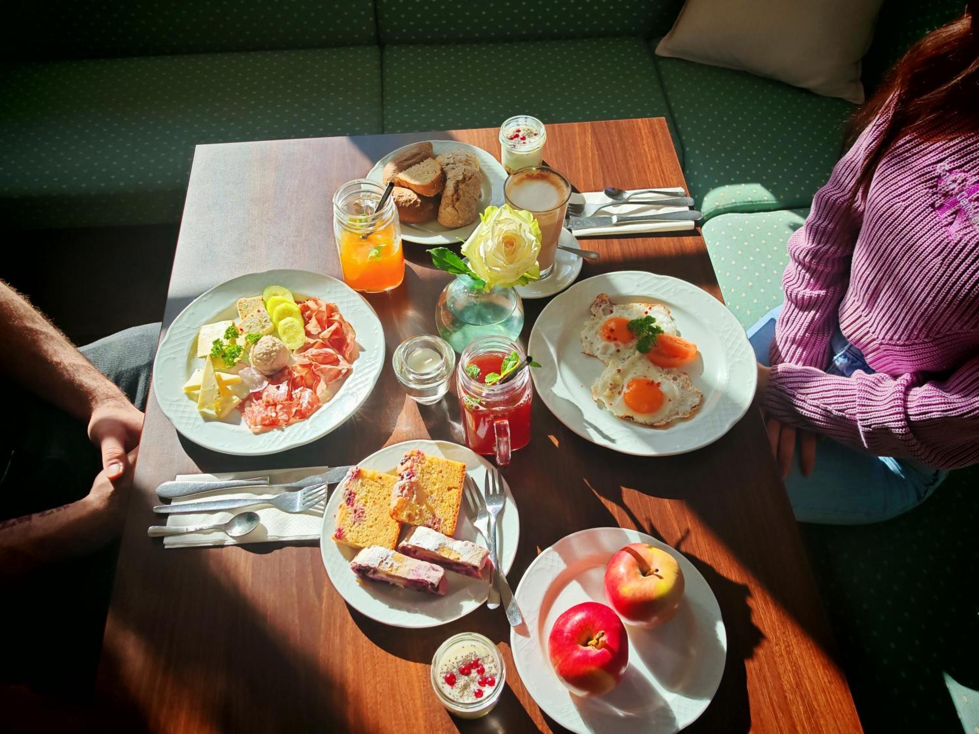 Pohorje Village Wellbeing Resort - Wellness & Spa Hotel Bolfenk Marburgo Esterno foto